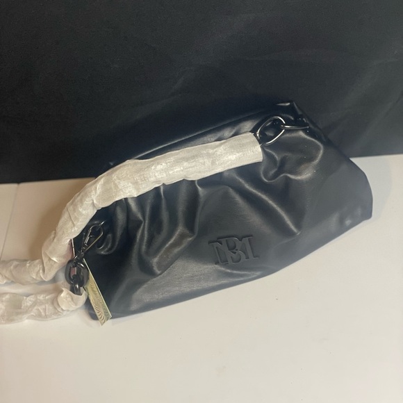 NWT Badgley Mischka‎ Black Framed Vegan Leather Clutch with chain strap - Picture 2 of 5